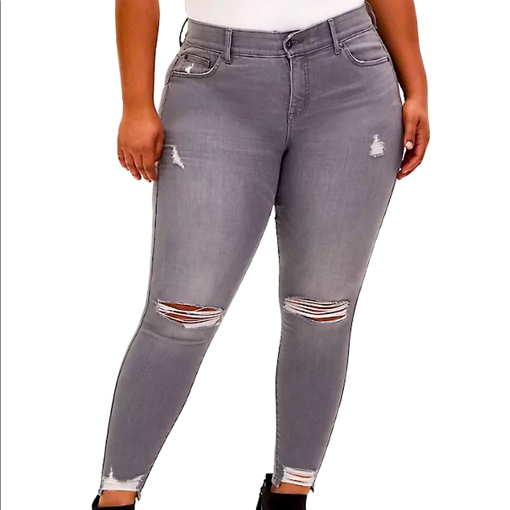 Torrid- BOMBSHELL SKINNY JEAN - SUPER SOFT GREY WASH WITH DISTRESSED HEM